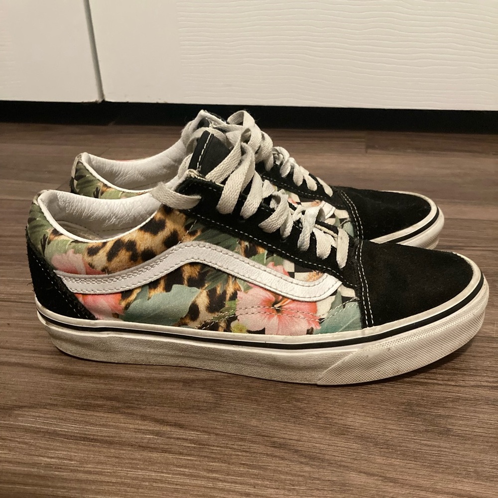 Vans Black and Pink Floral Sneakers Classic Style women’s size 8 men’s size 6.5 - Picture 2 of 7